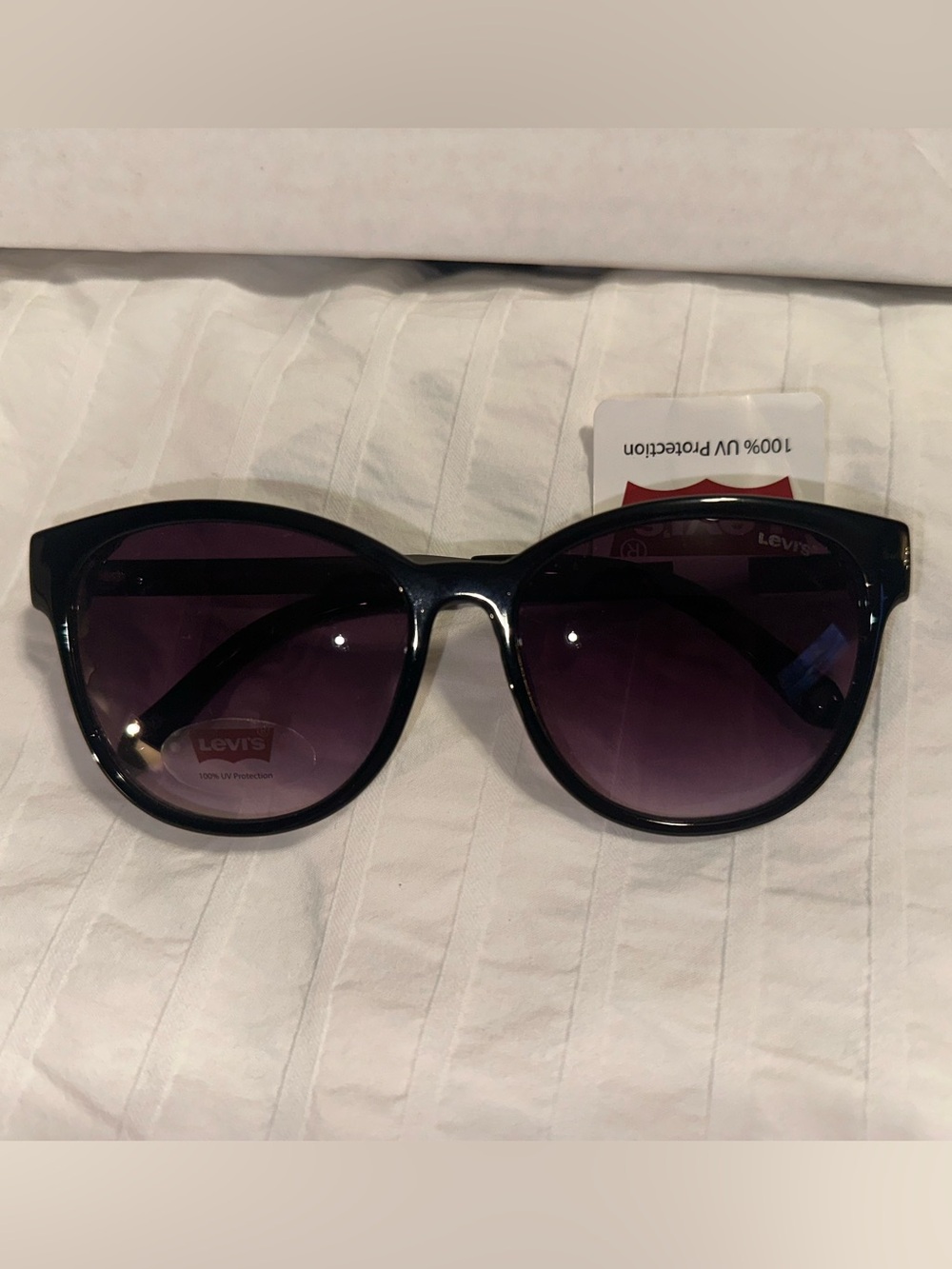 Levi's Women's Black Frame Sunglasses with Purple Gradient Lenses